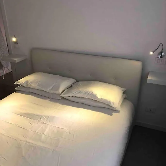 Via Aleardi, 4 Minutes From Station And Airport Shuttle Apartment Mestre Italy